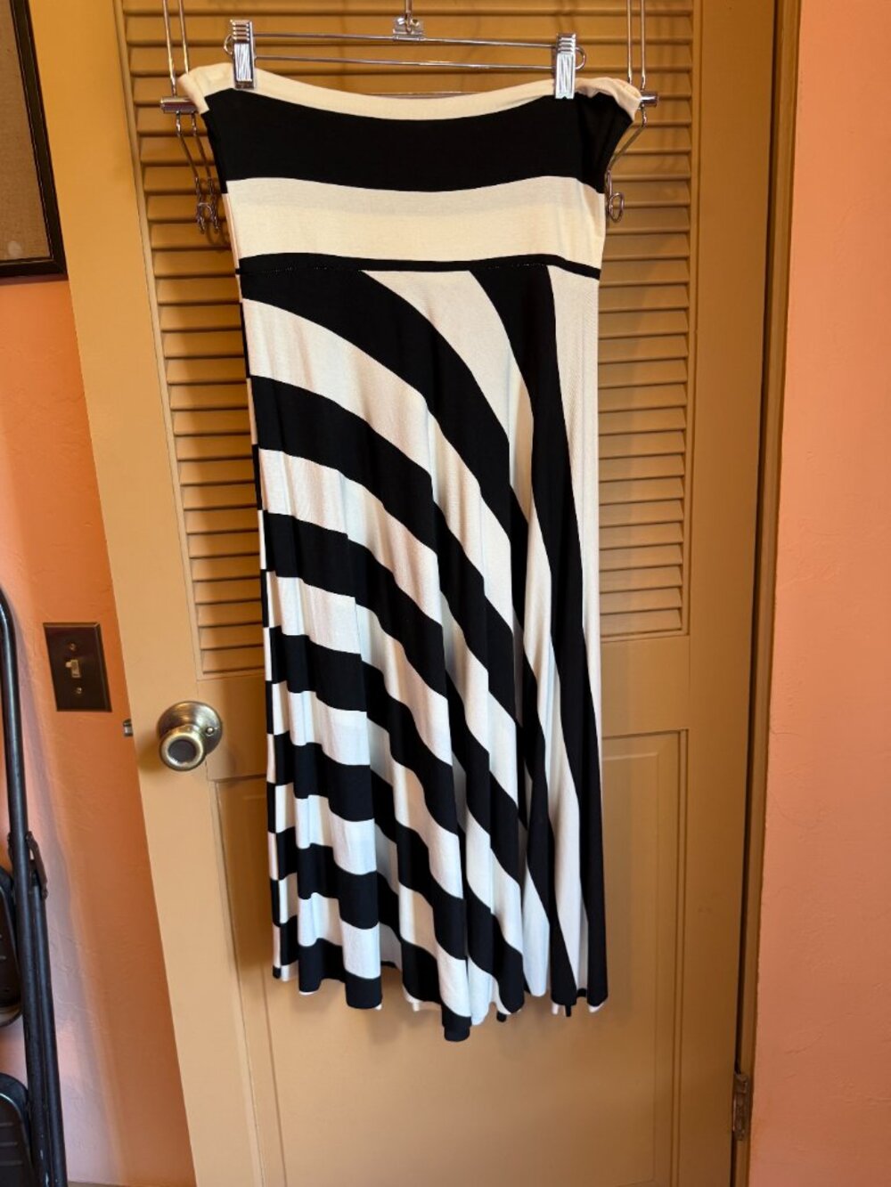 Asymmetrical black/white stripe skirt, Large